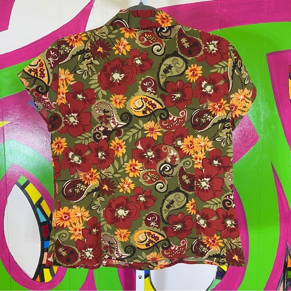 Sag Harbor Petite, Floral Button Up Shirt. Size 6P. Excellent condition! - Picture 4 of 4